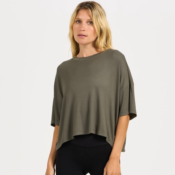 Vuori cove crop woman’s short sleeve crewneck T-shirt size M - Picture 2 of 13